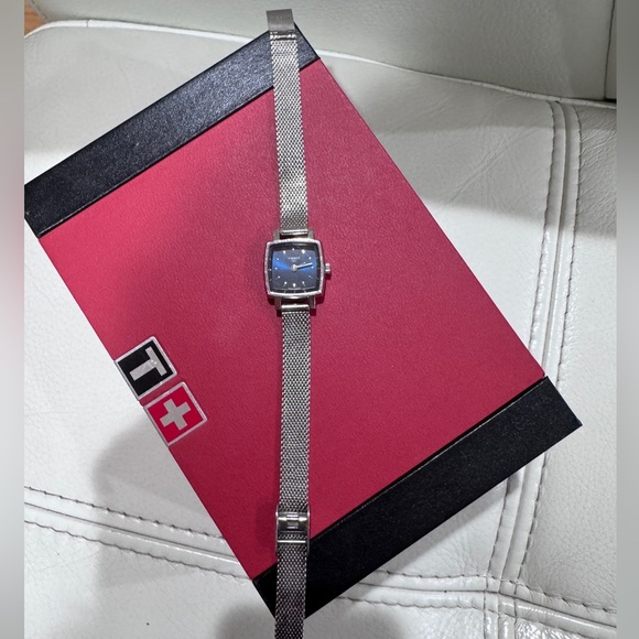 Women's Swiss T-Lady Lovely Stainless Steel Mesh Bracelet Watch 20mm - Picture 4 of 11